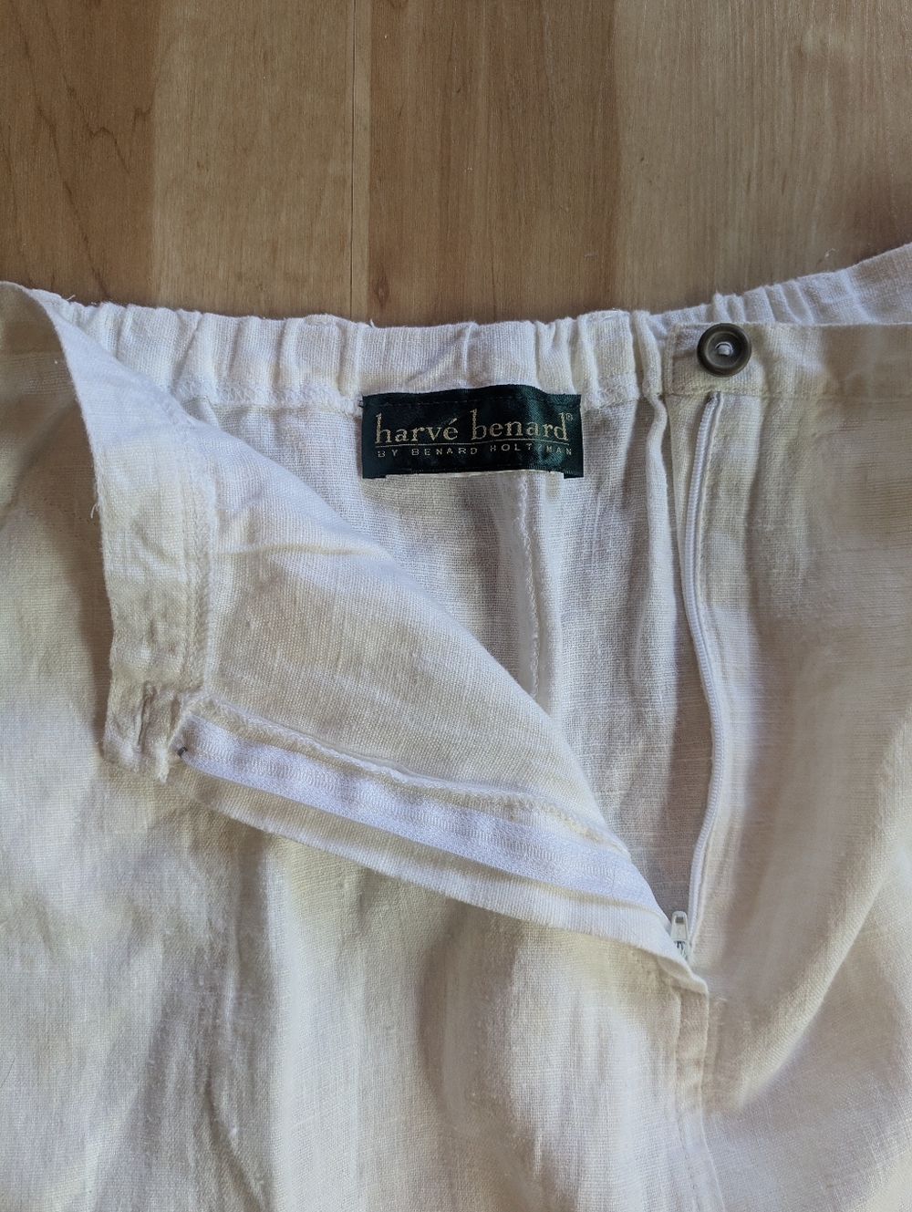 Harvé Benard White Linen Skirt, Pockets, Classic